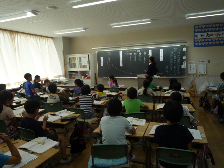 6年生は「きつねの窓」というファンタジー作品の読みで「窓にはどんなものが映るのだろうか」を学習問題にしました。