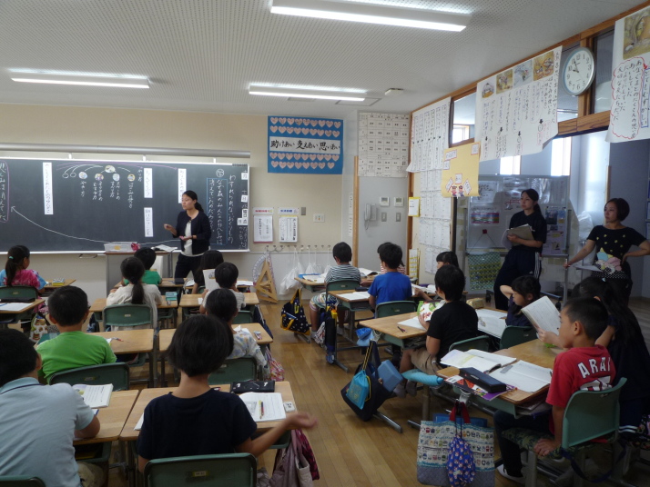 6年生は「きつねの窓」というファンタジー作品の読みで「窓にはどんなものが映るのだろうか」を学習問題にしました。