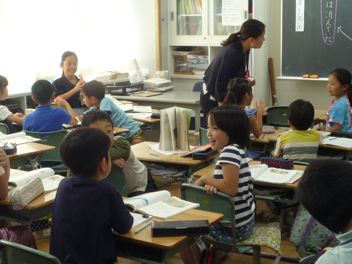 6年生は「きつねの窓」というファンタジー作品の読みで「窓にはどんなものが映るのだろうか」を学習問題にしました。